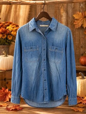 Hippie Laundry Women's Blue Denim Shirt - Classic Button-Up
